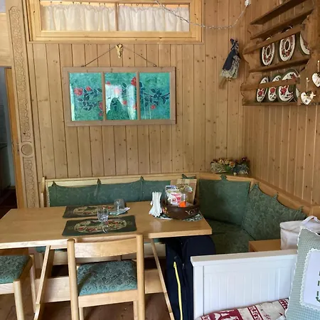 里贾纳多洛米蒂阿尔公寓式酒店 3* 罗卡皮耶托雷
